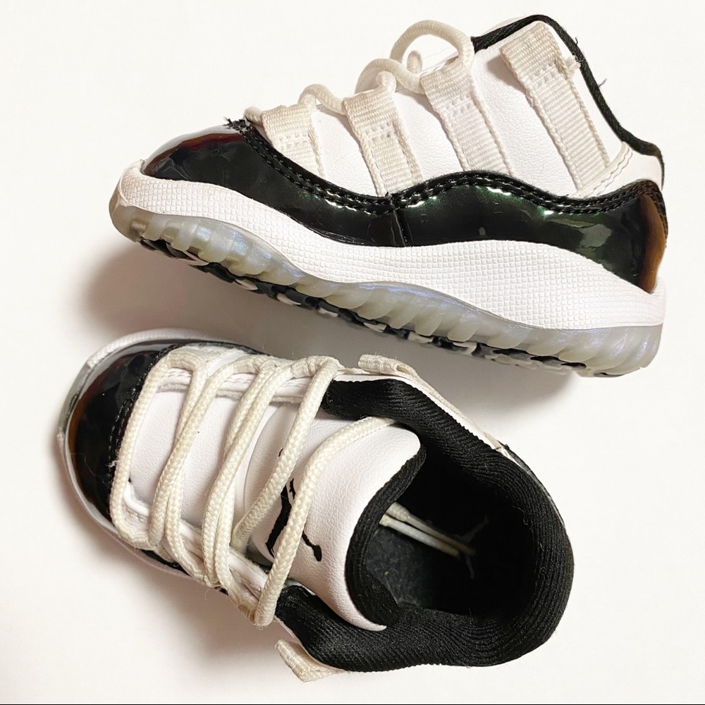 Nike Air Jordan Retro 11 Concord Black & White